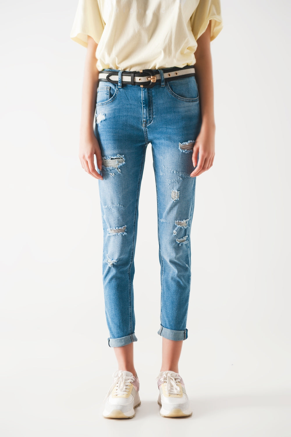 Calças de ganga rectas azuis médias com desenho rasgado