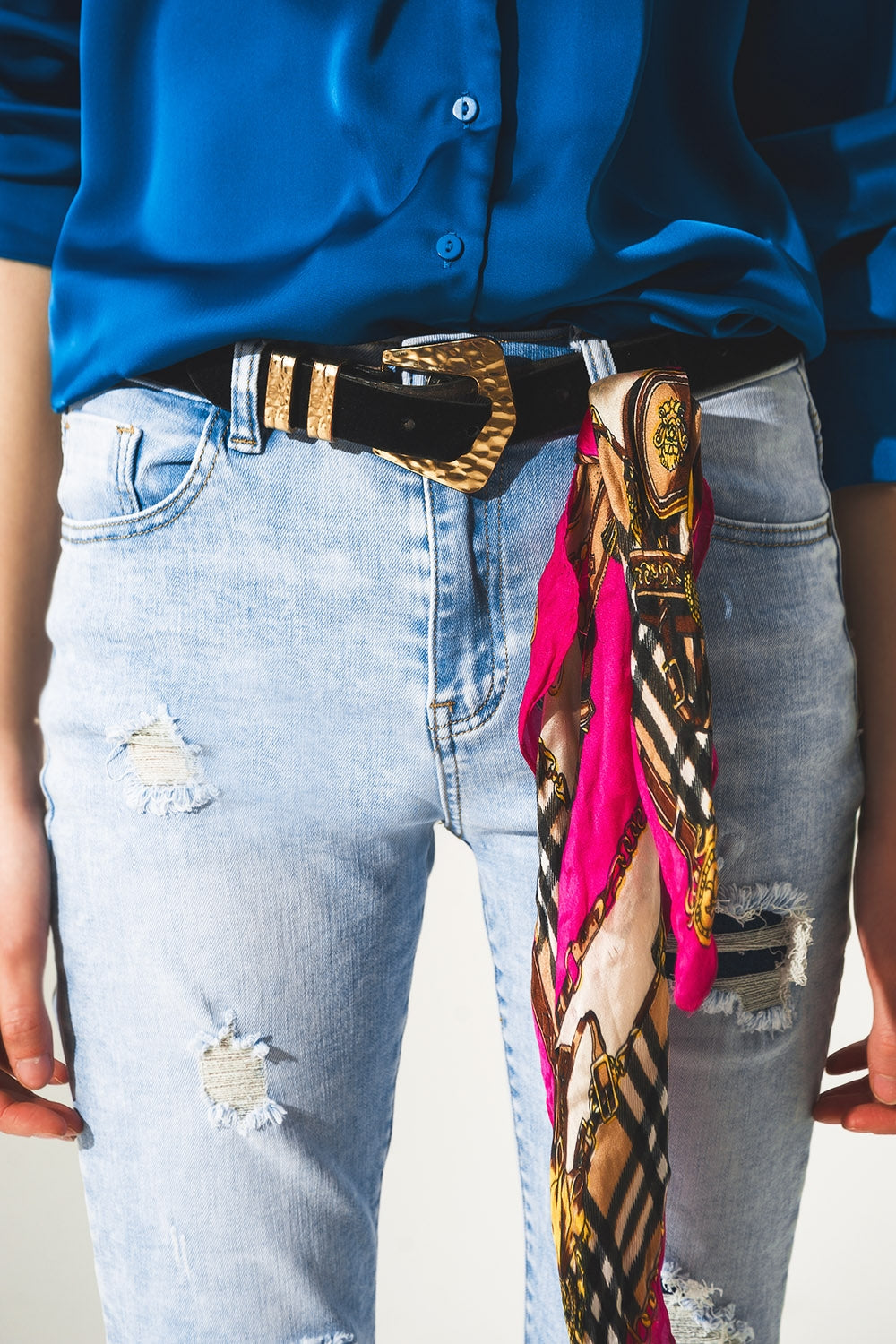 Calças de ganga rectas com detalhe de bainha em azul