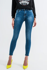 Q2 Calças de ganga skinny azuis médias lavadas com alta elevação
