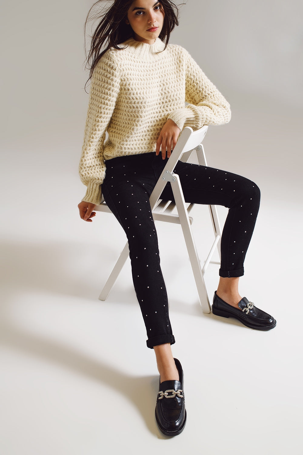 Q2 Calças de ganga skinny com apliques de strass em preto