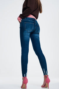 Calças de ganga skinny com bainha inacabada
