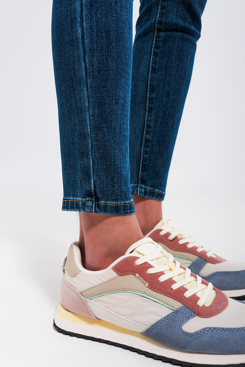 Calças de ganga skinny com cintura alta e lavagem escura