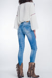 Calças de ganga skinny com lavagem vintage e rasgos marcados