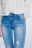 Calças de ganga skinny com lavagem vintage e rasgos marcados