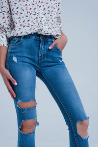 Calças de ganga skinny com rasgos muito desgastados