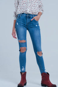 Q2 Calças de ganga skinny com rasgos muito desgastados