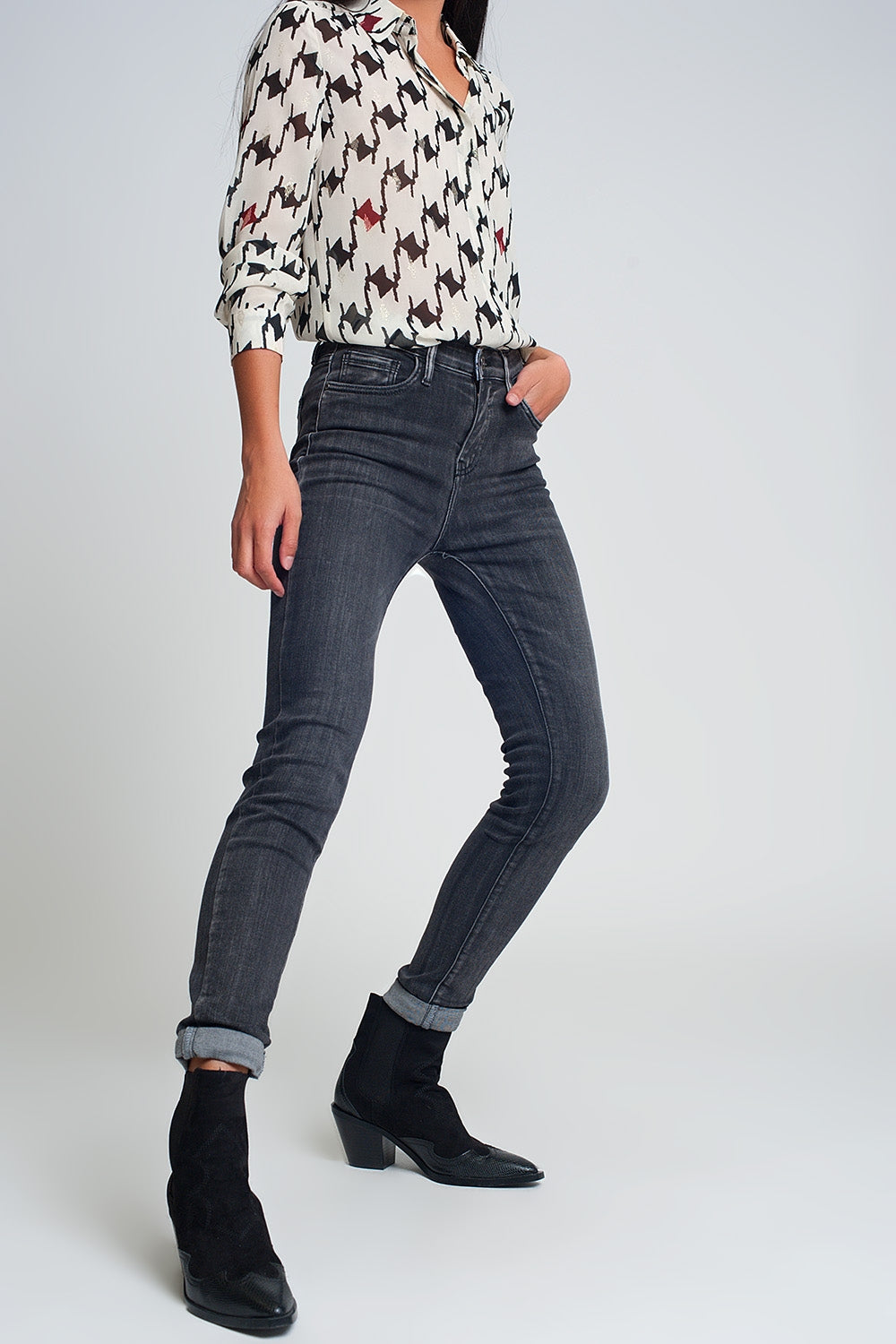 Q2 Calças de ganga skinny de alta ascensão em preto lavado