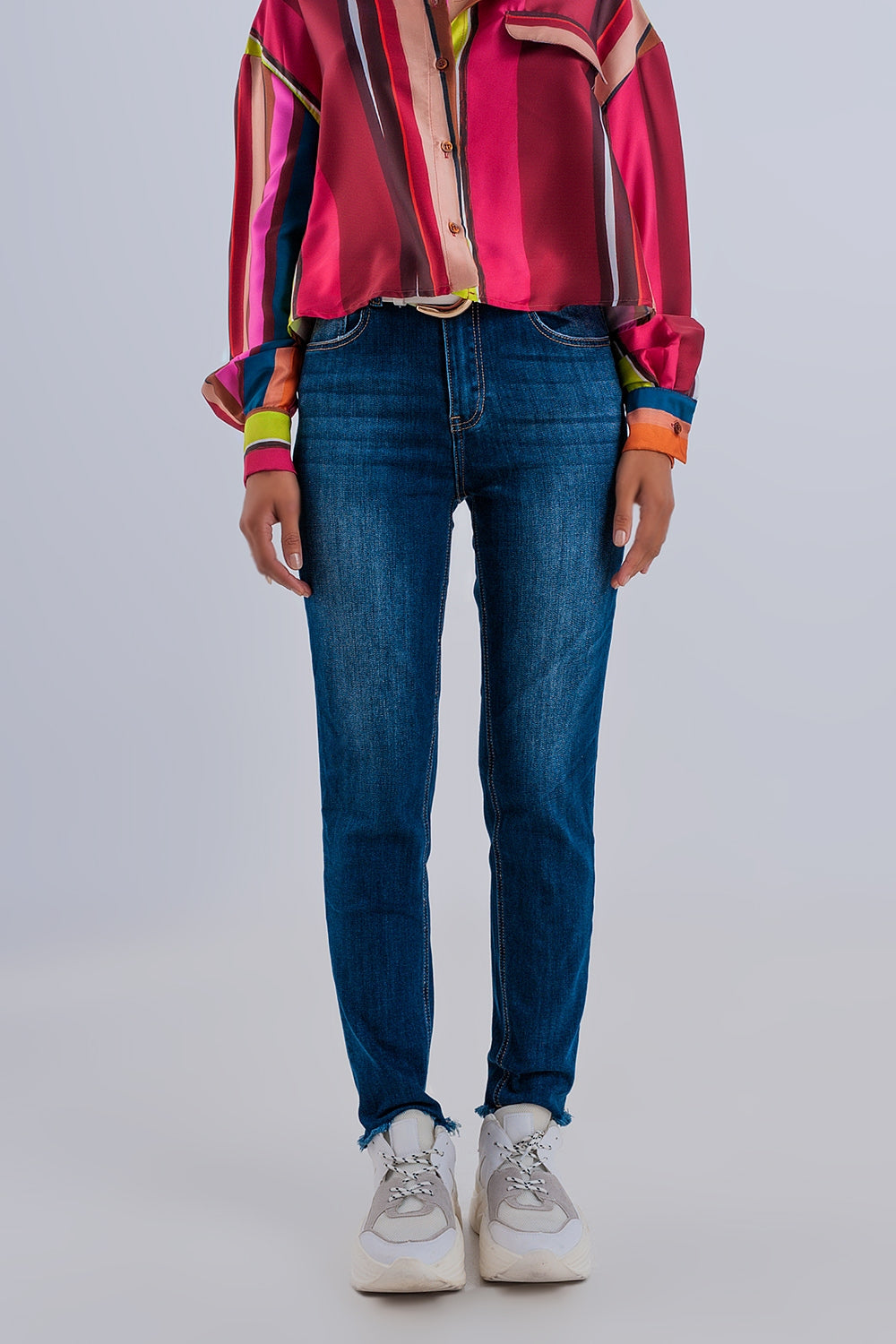 Q2 Calças de ganga skinny de cintura alta azul escuro com bordas em bruto