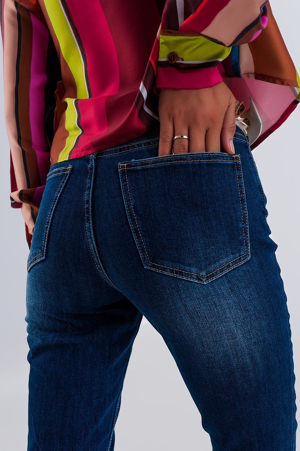 Calças de ganga skinny de cintura alta azul escuro com bordas em bruto