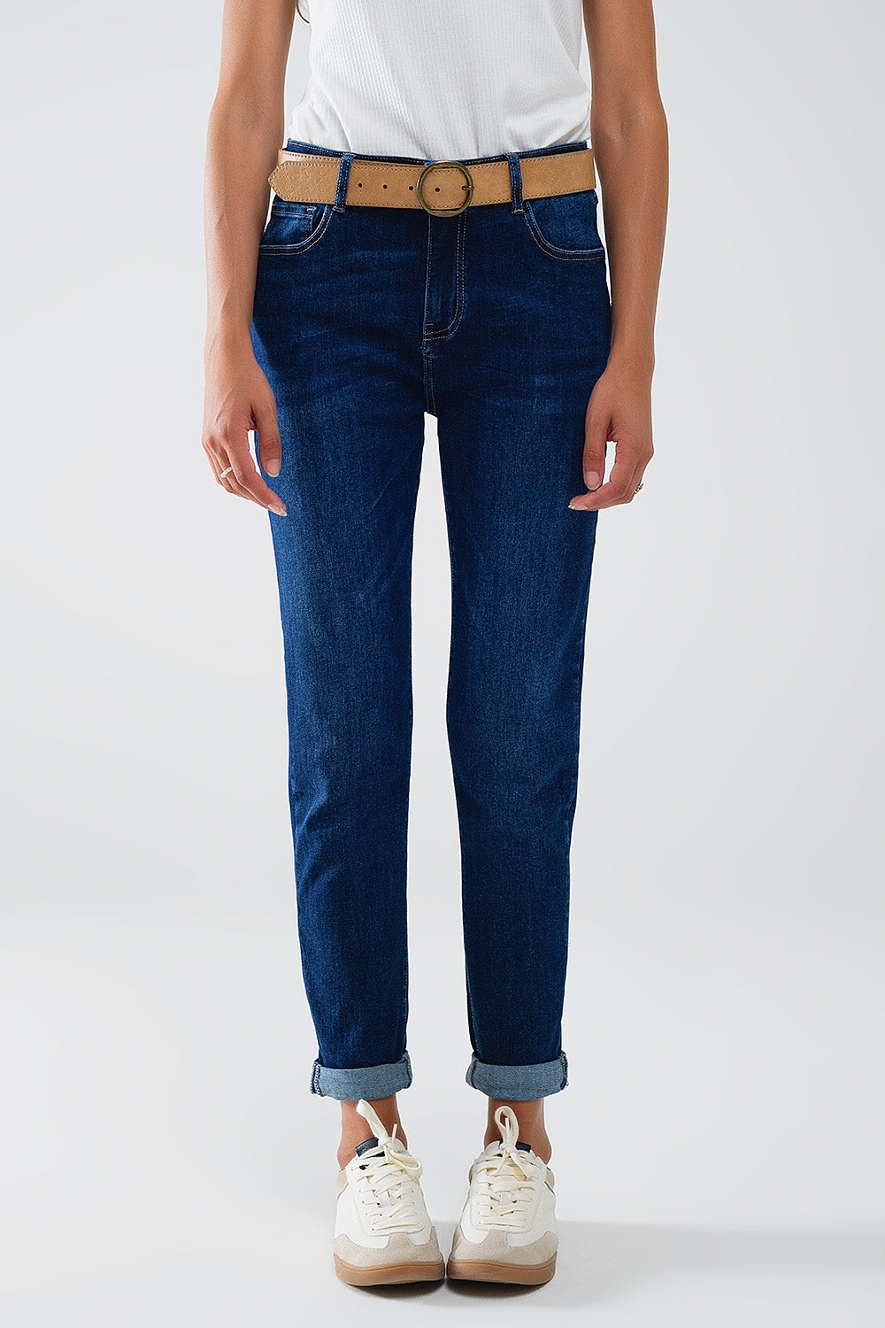 Q2 Calças de ganga skinny de cintura média em lavagem escura