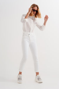 Calças de ganga slim fit com fecho e botão assimétrico em creme