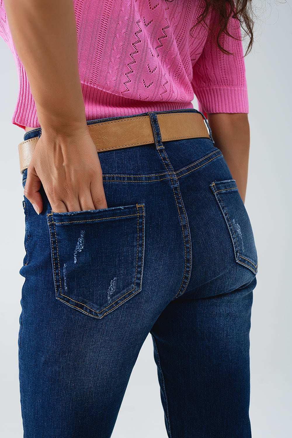 Calças de ganga super skinny com lavagem escura e desgastadas em ganga elástica