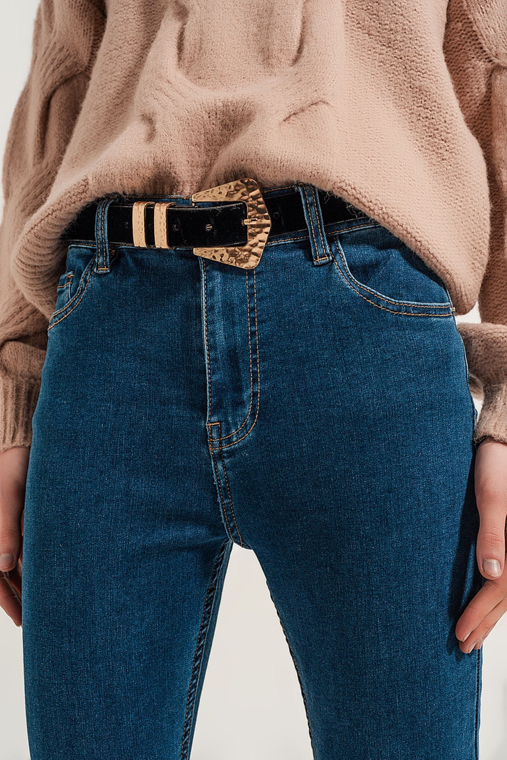 Calças de ganga super skinny fit com lavagem azul médio