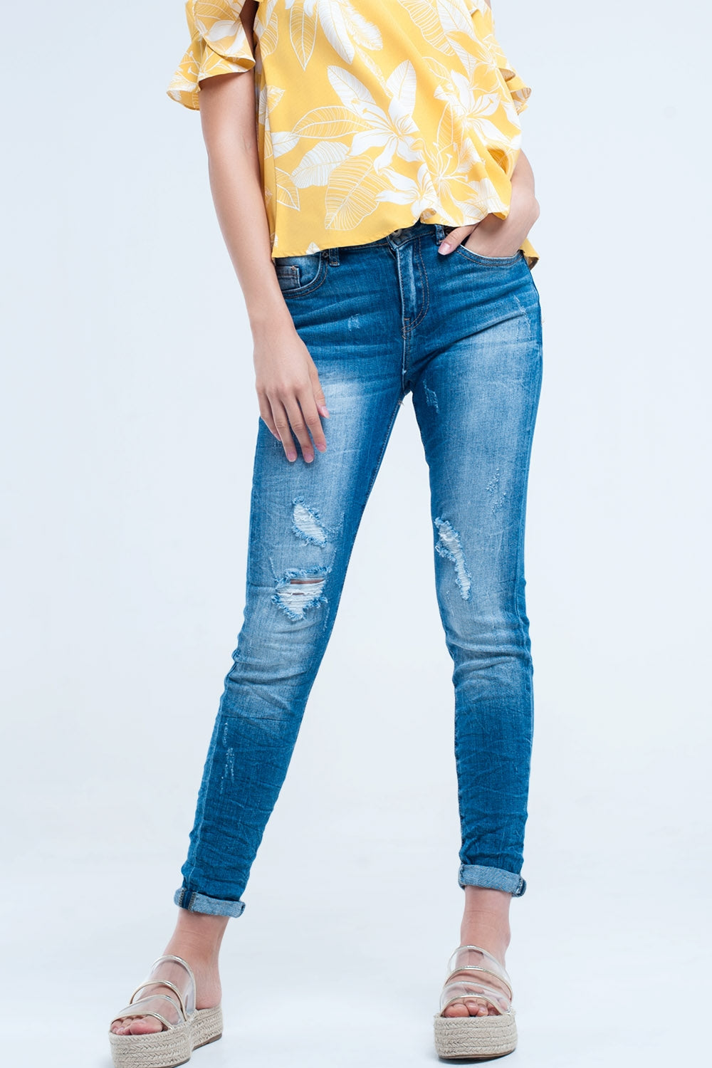 Q2 Calças de ganga tipo lavagem meio com rasgos