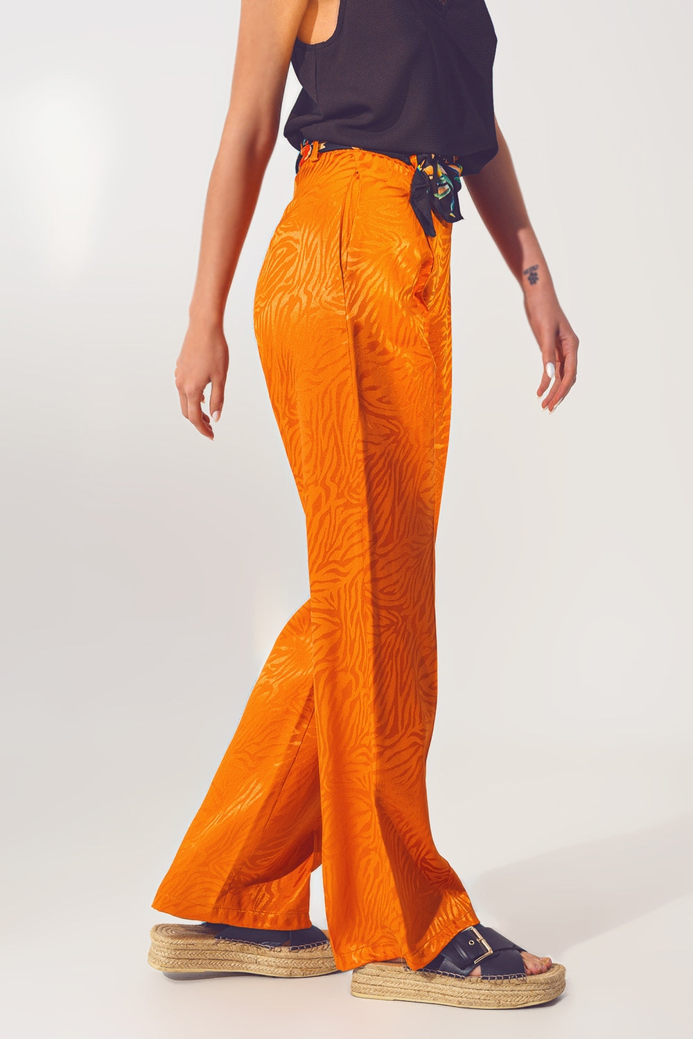 Calças de impressão Zebra em laranja