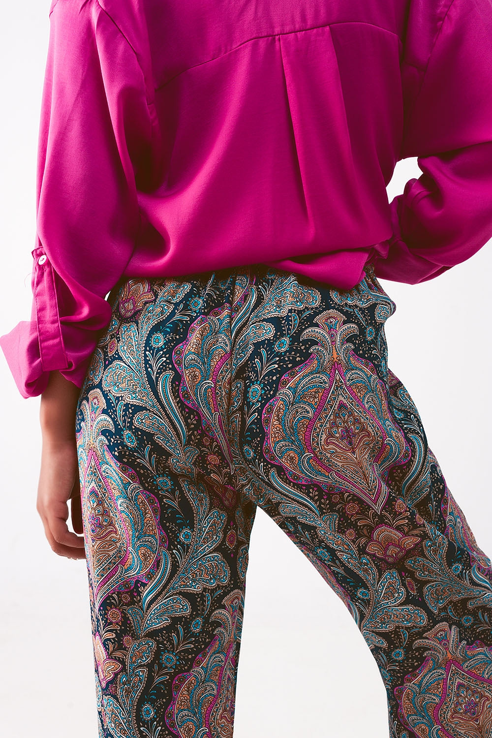 Calças de perna larga em estampado paisley azul
