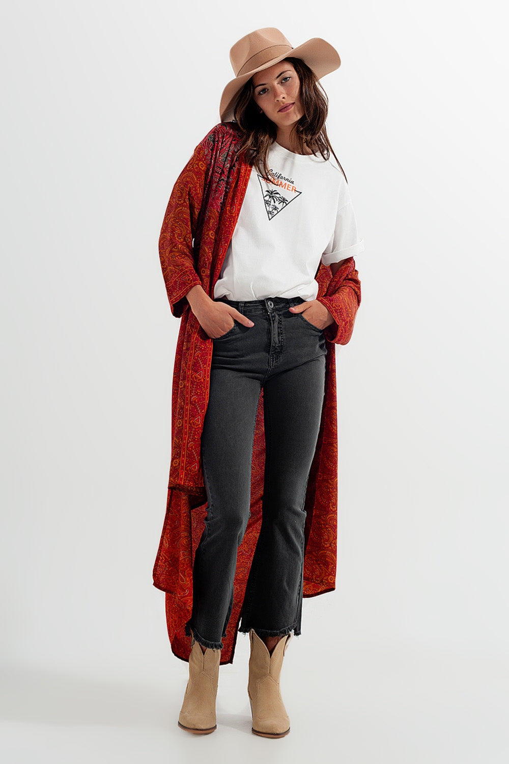 Calças em cinzento escuro com tornozelos largos