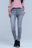 Calças jeans cinza com detalhes de rasgos