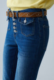 calças jeans flare com lavagem média e bolsos