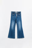 calças jeans flare com lavagem média e bolsos