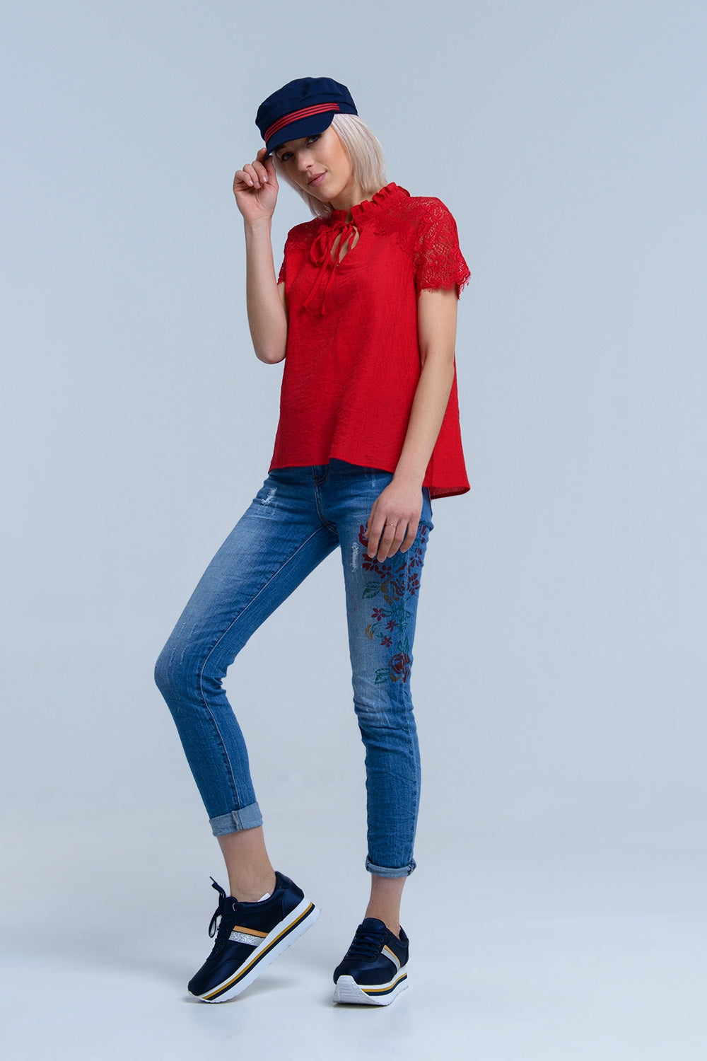 Q2 Calças jeans magras com flores pintadas