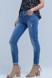 Calças jeans magras com joelho rasgado
