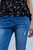 Calças jeans magras com joelho rasgado