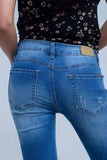 Calças jeans magras com joelho rasgado
