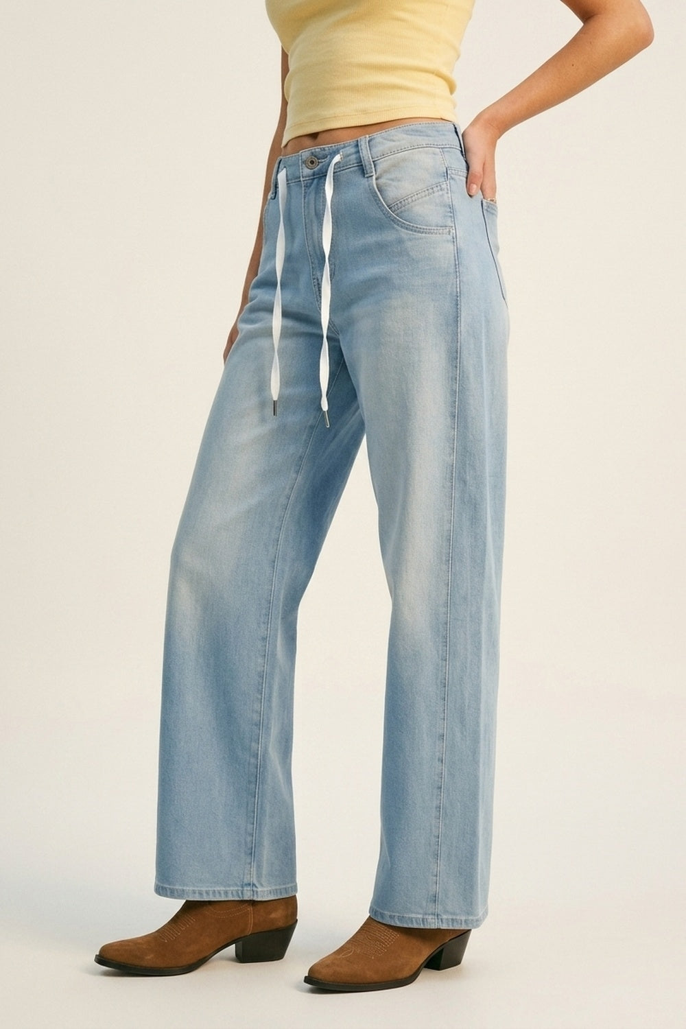 Q2 Calças Jeans Relaxadas Ajustáveis em Azul Claro
