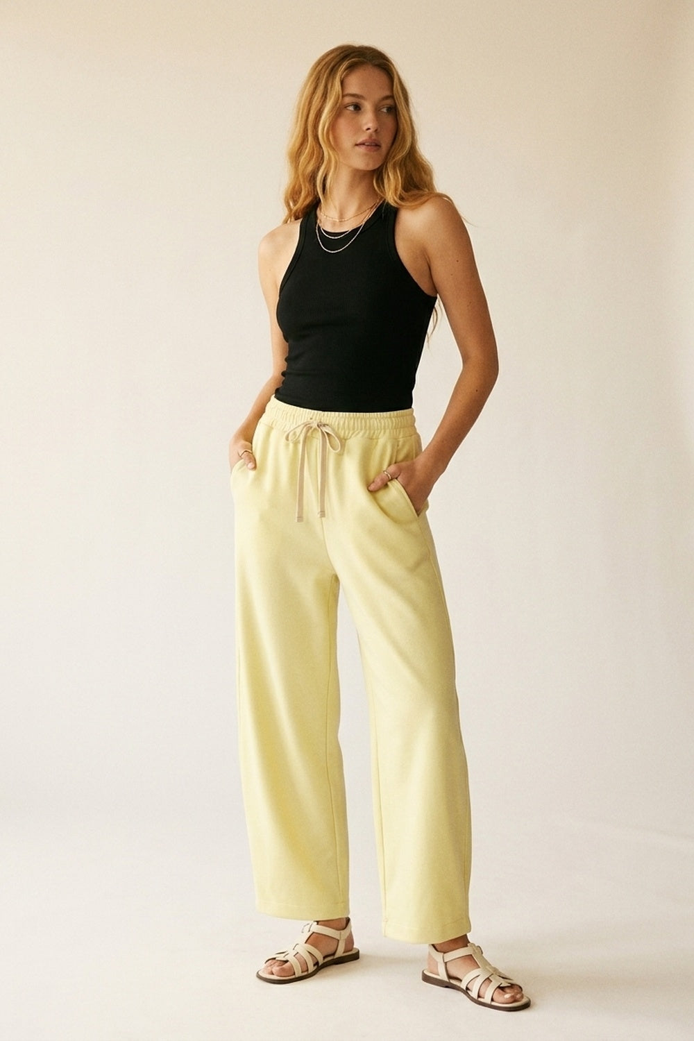Calças Jogger de malha super-suave em amarelo com cintura com cordão