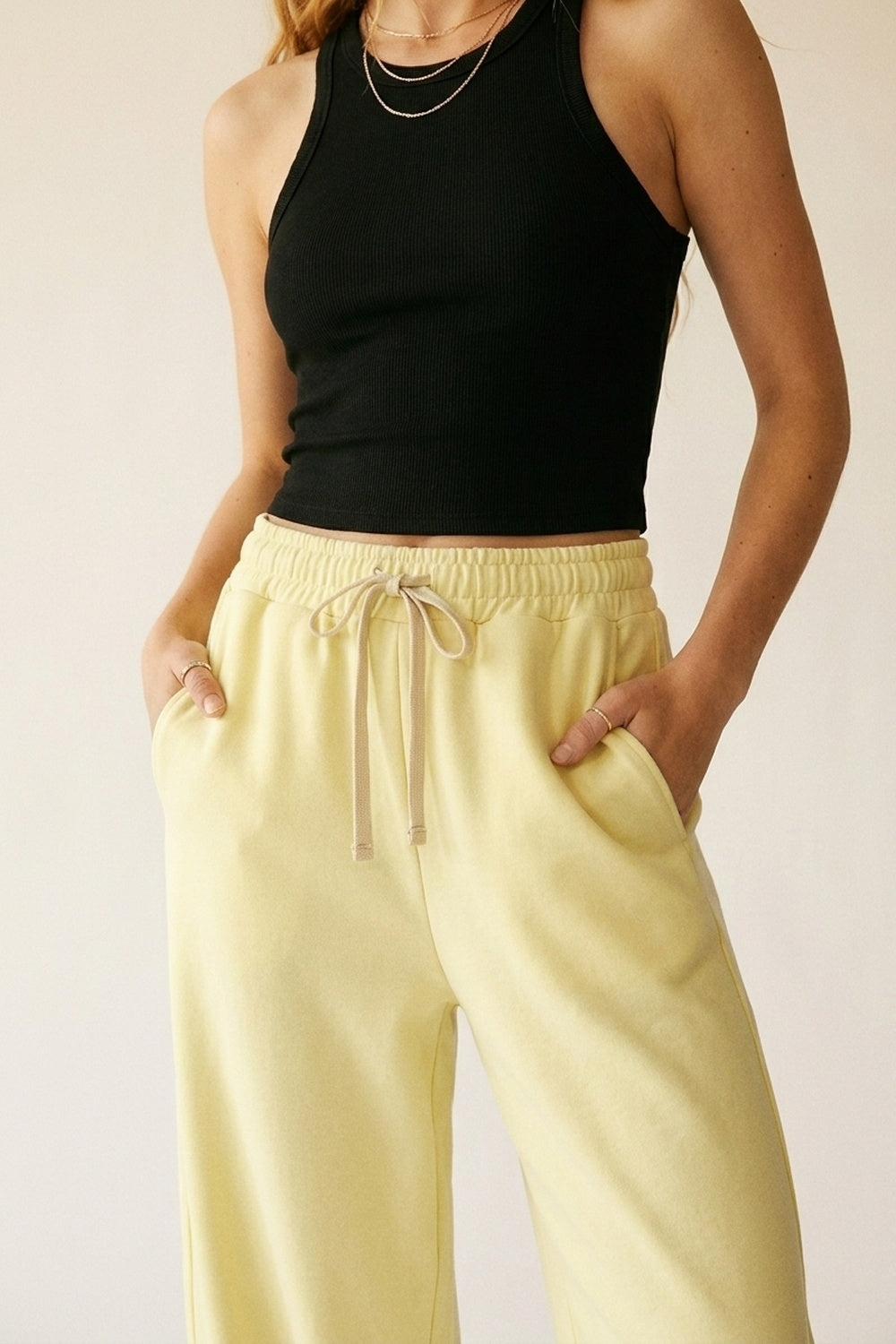 Calças Jogger de malha super-suave em amarelo com cintura com cordão