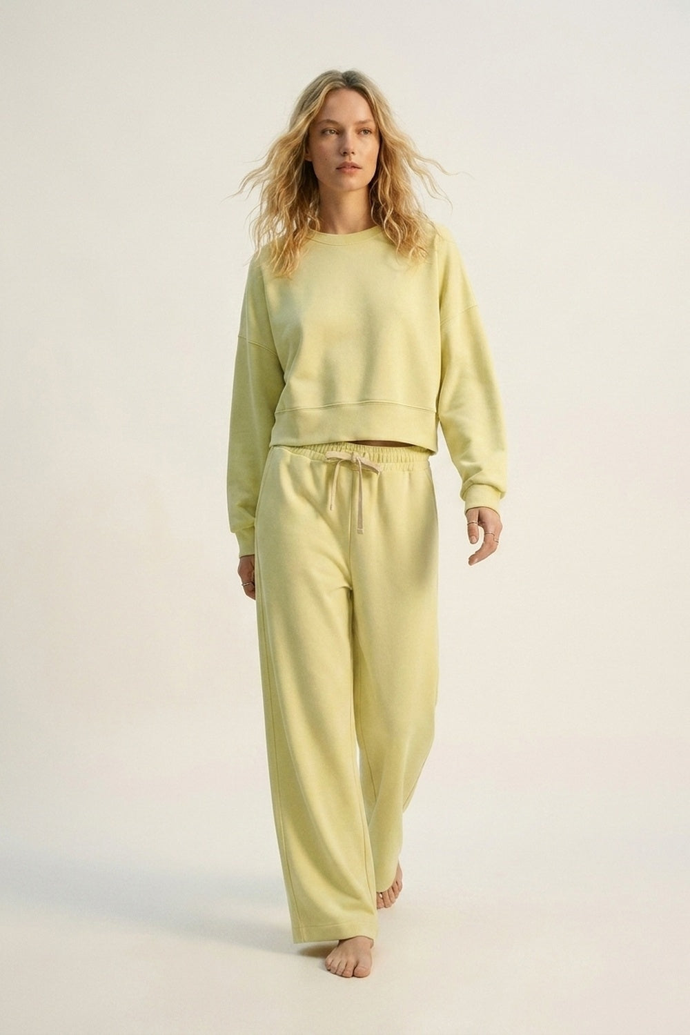 Calças Jogger de malha super-suave em amarelo com cintura com cordão