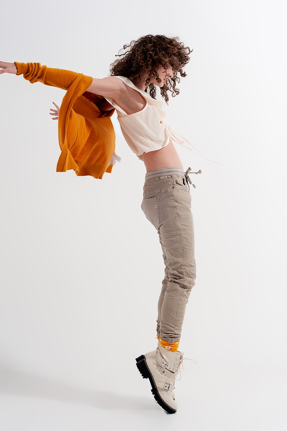 Q2 Calças justas com cintura elástica de cor bege