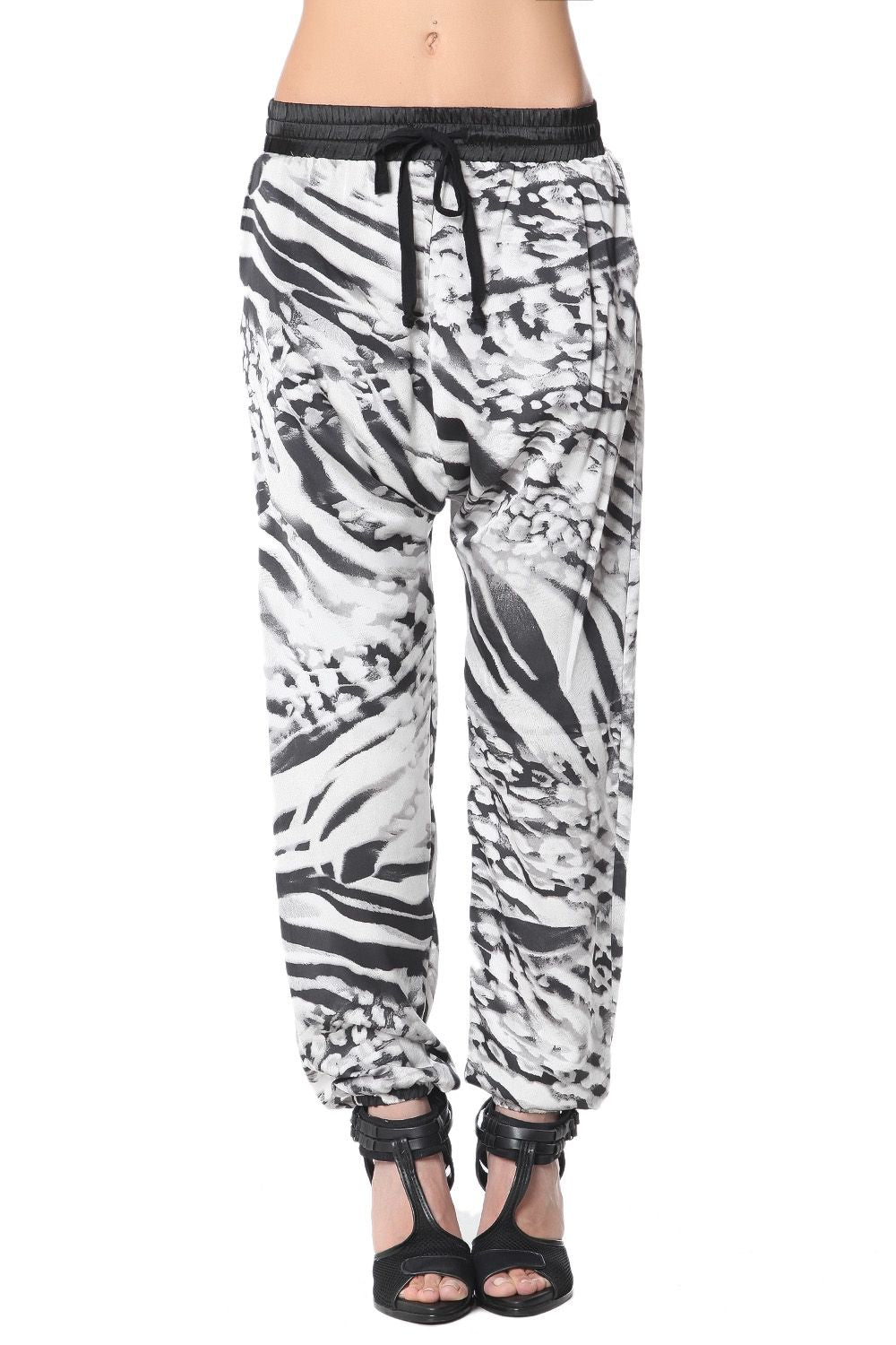Q2 calças largas com estampado animal castanho