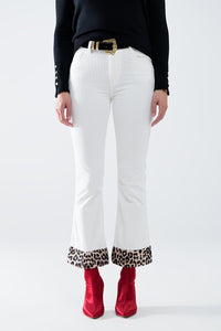 Q2 Calças largas de bombazina creme com estampado de leopardo na parte inferior