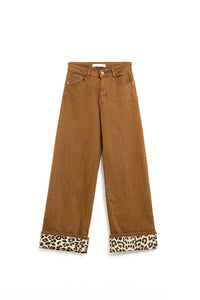 Q2 Calças largas em camel com estampado de leopardo na parte inferior