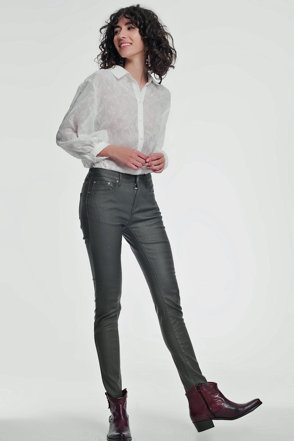 calças revestidas em cáqui