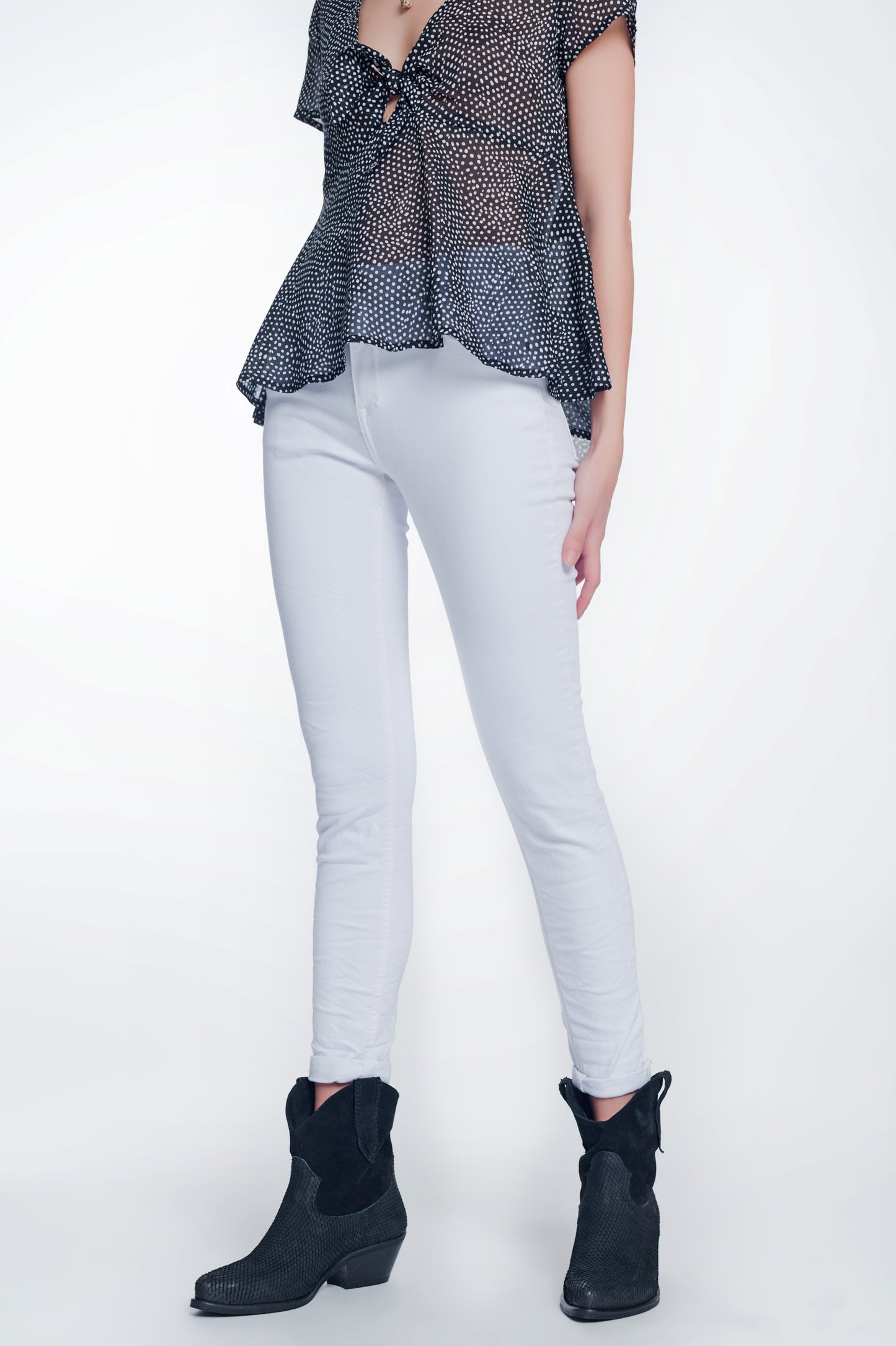 Q2 Calças skinny de cintura alta em branco