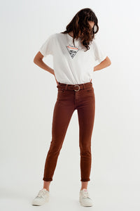 Calças skinny de cintura alta em camelo