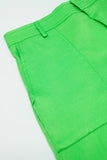 Calças verdes raso com bolsos laterais e argolas para o cinto