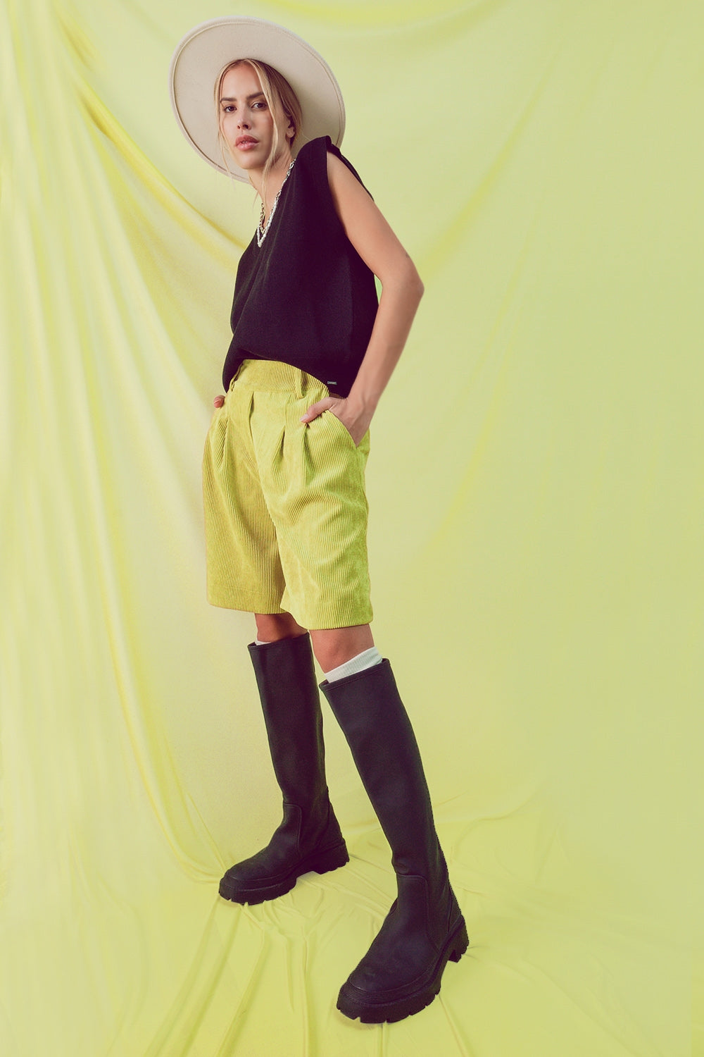 Calções de corte longo de bombazina lima