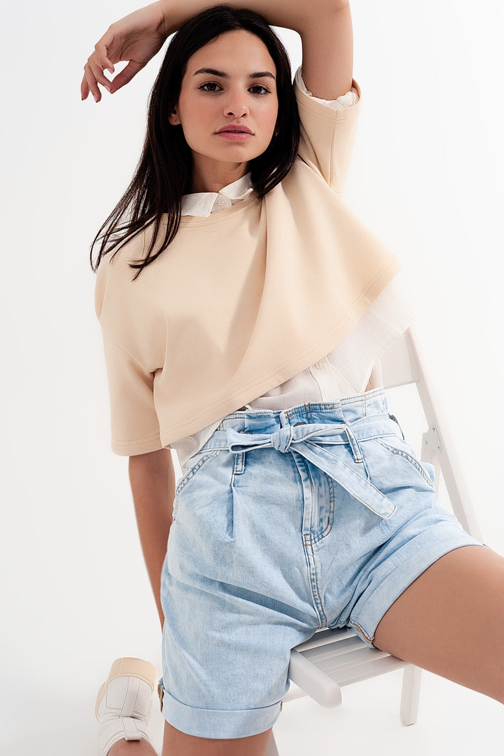 Q2 Calções de ganga com lavagem azul clara e gravata de cintura