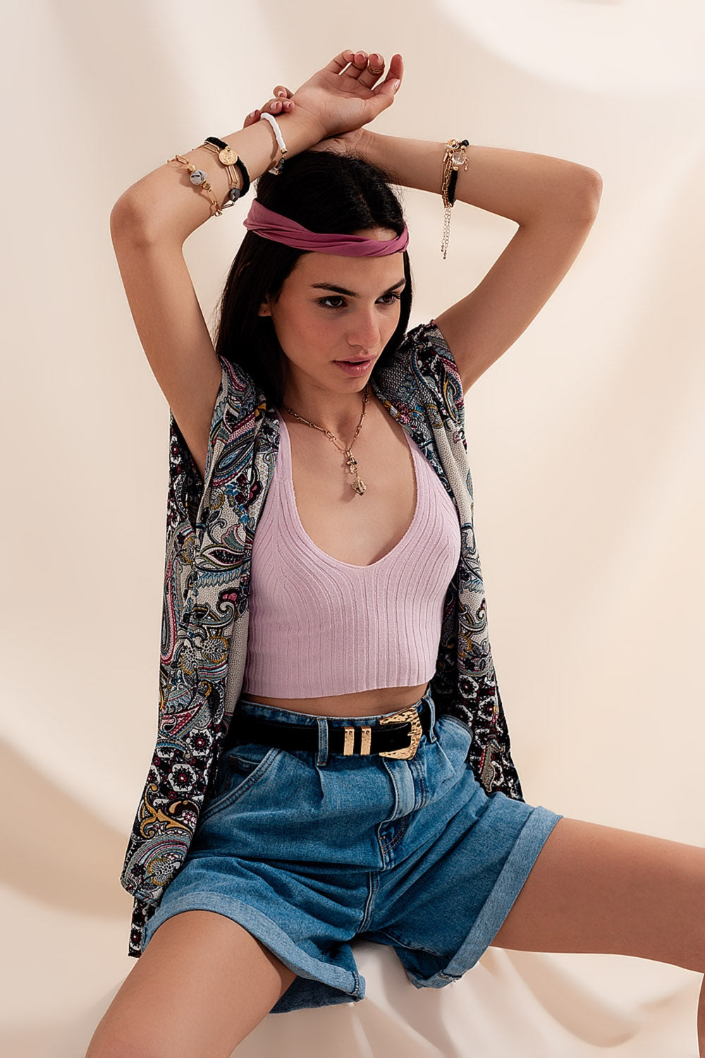 Q2 Calções de ganga de cintura alta com lavagem média e frente plissada