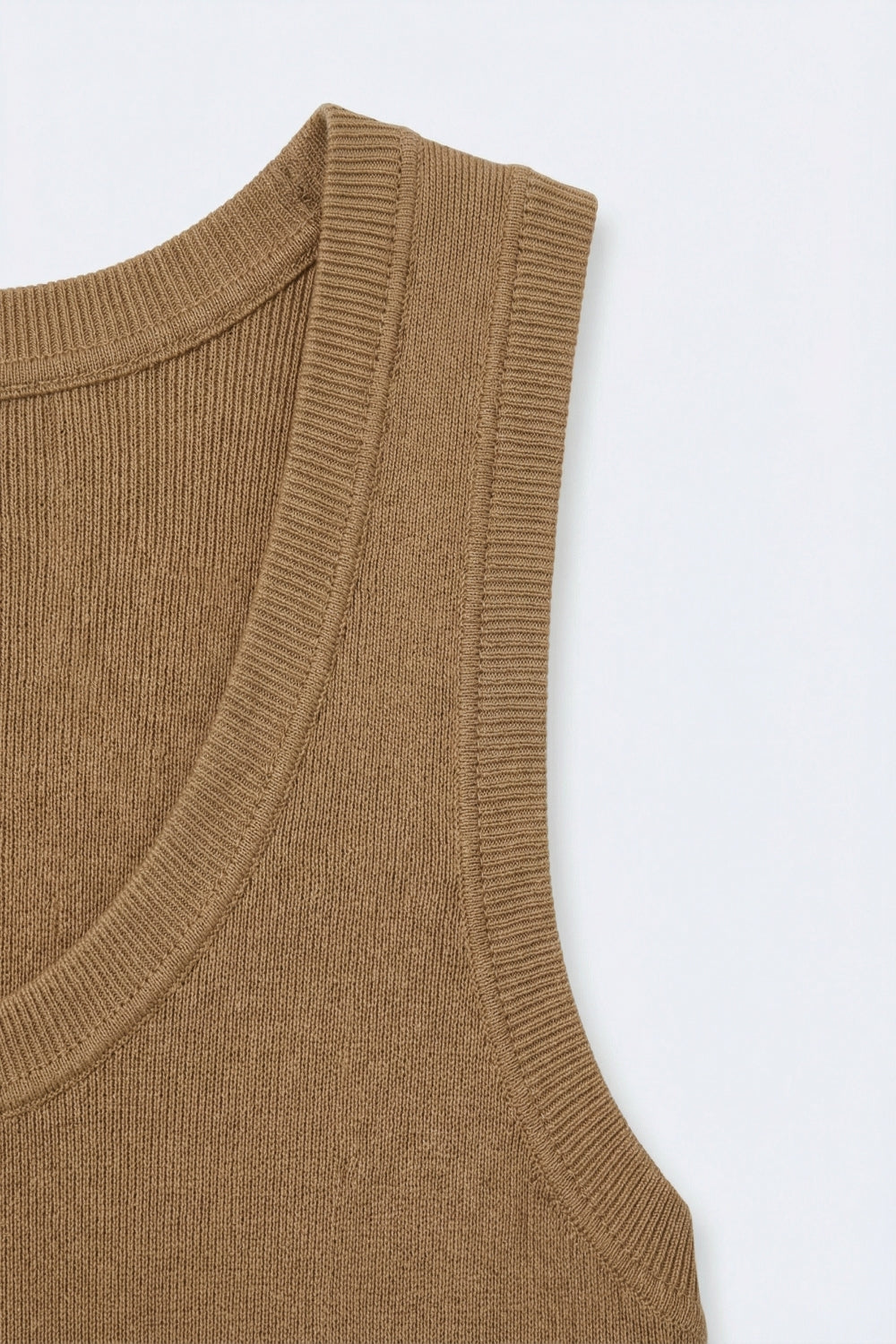 Camel Tank Top em malha canelada com gola redonda