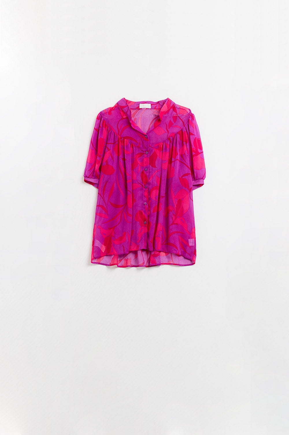 Q2 Camisa abstrata com mangas curtas em rosa e vermelho