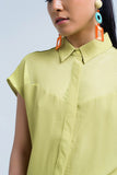 Camisa amarela com detalhe de malha