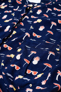Camisa azul-marinho com estampado de palmeira e ananás