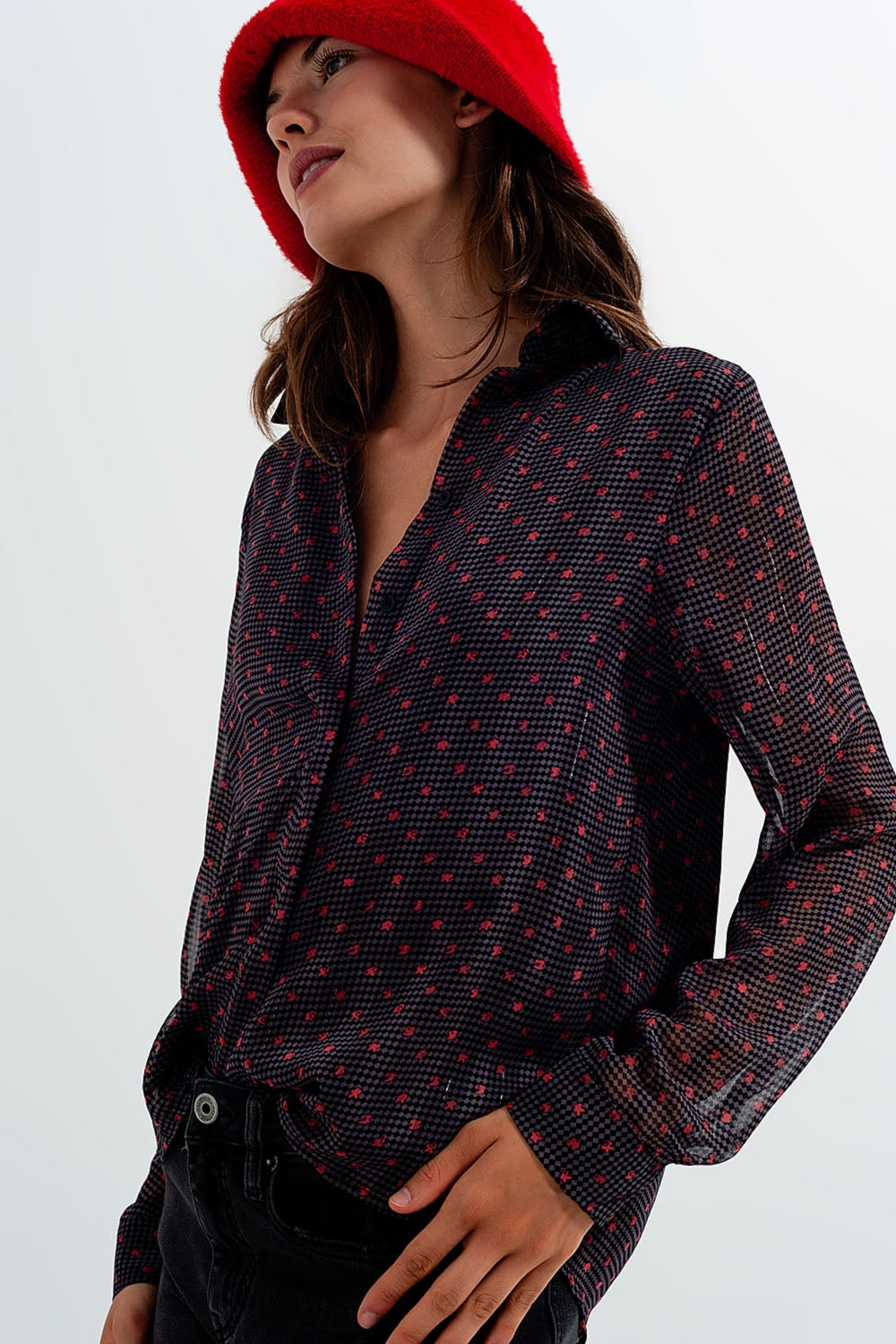 Camisa cinzenta com flor abstracta