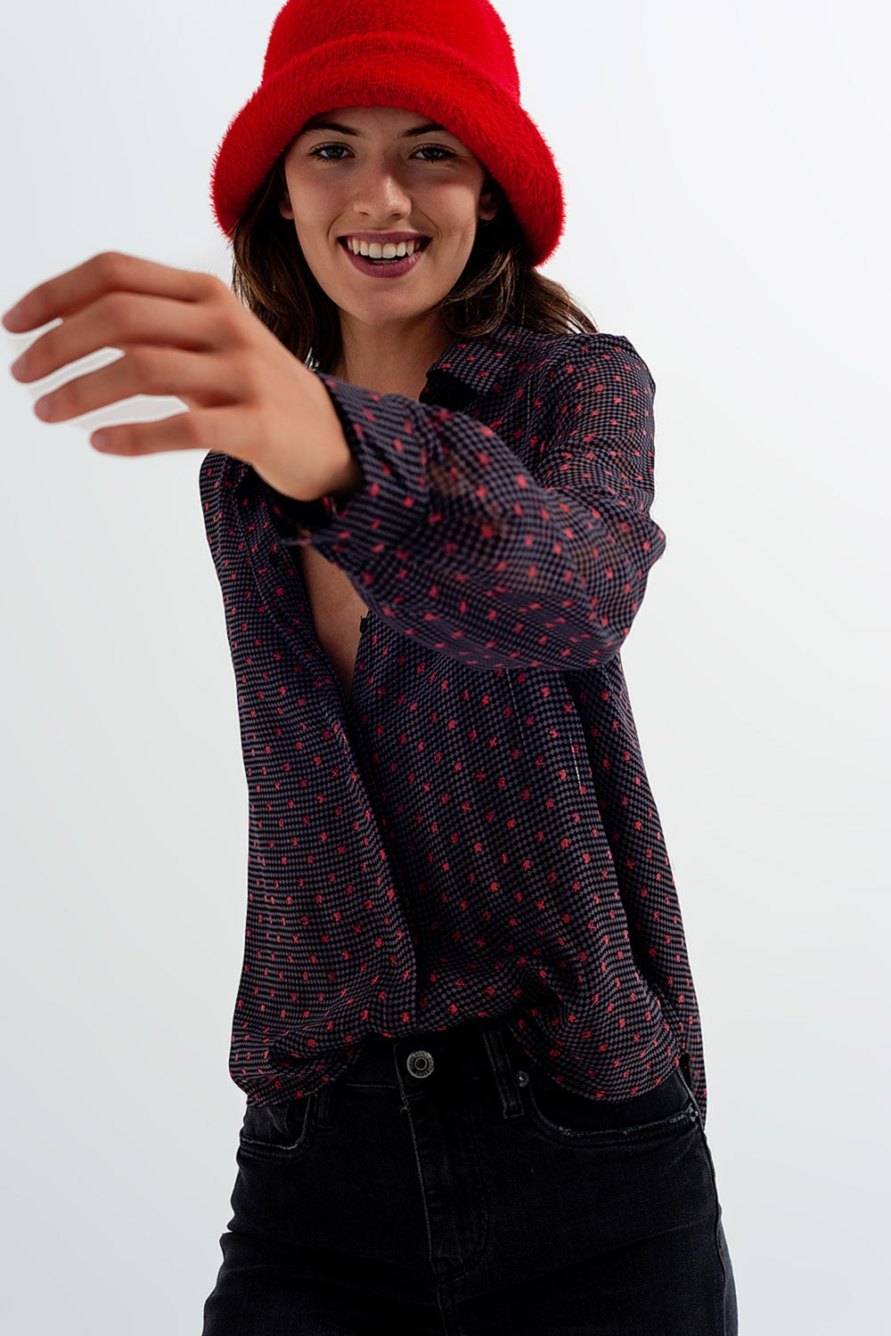 Camisa cinzenta com flor abstracta
