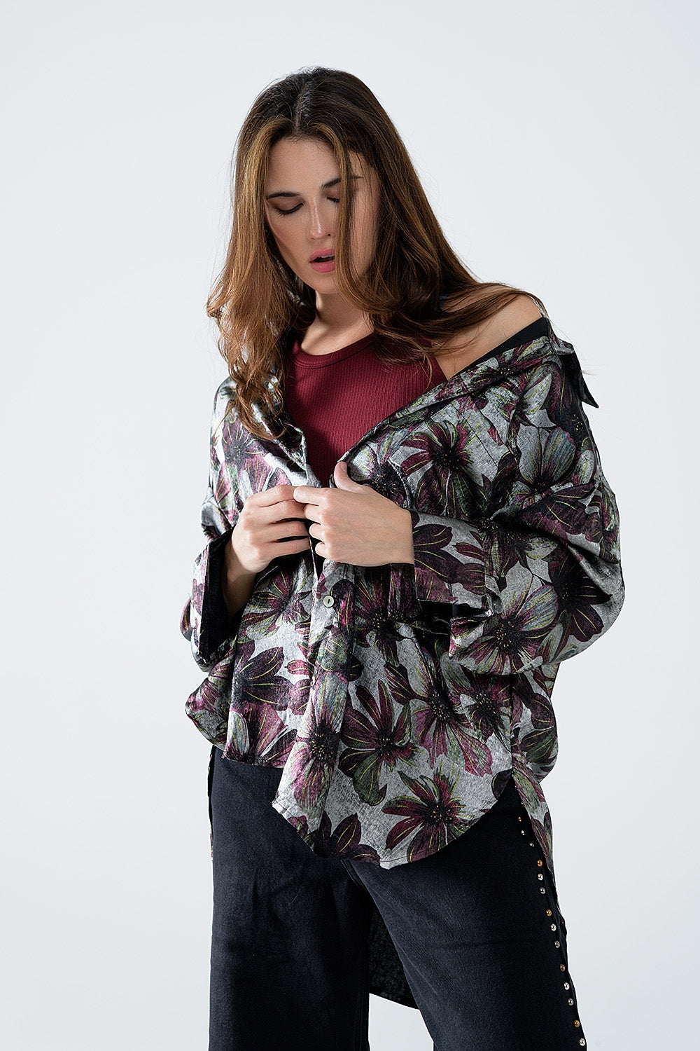Q2 Camisa com estampado de flores com efeito metálico